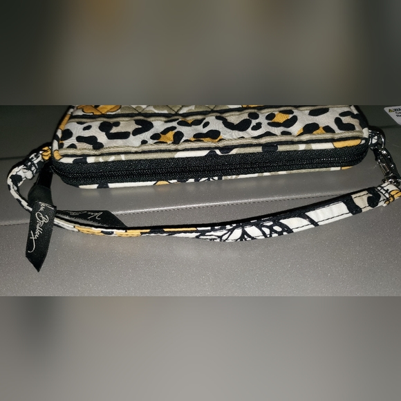Vera Bradley Go Wild Wristlet EUC - Picture 3 of 7